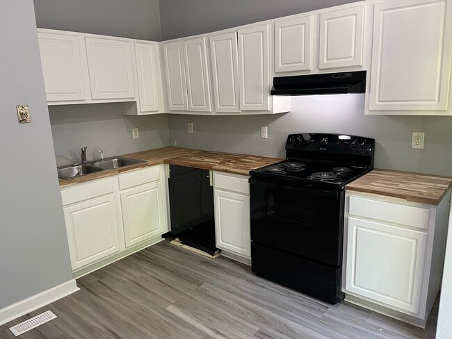 Foto del edificio - 901 Marlborough Rd