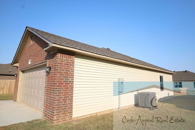 Foto del edificio - Move in special $900!! Beautiful new construction 3 bed / 2 bath home - Lake City