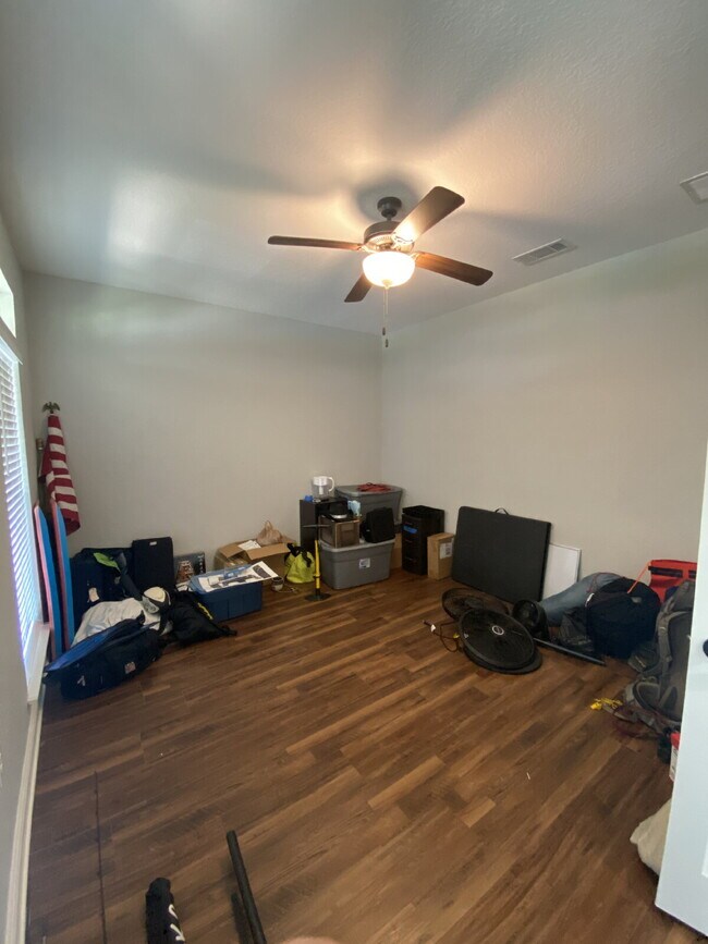 Building Photo - Situated in DeVillier's Square within convenient walking distance to Palafox, this contemporary r...