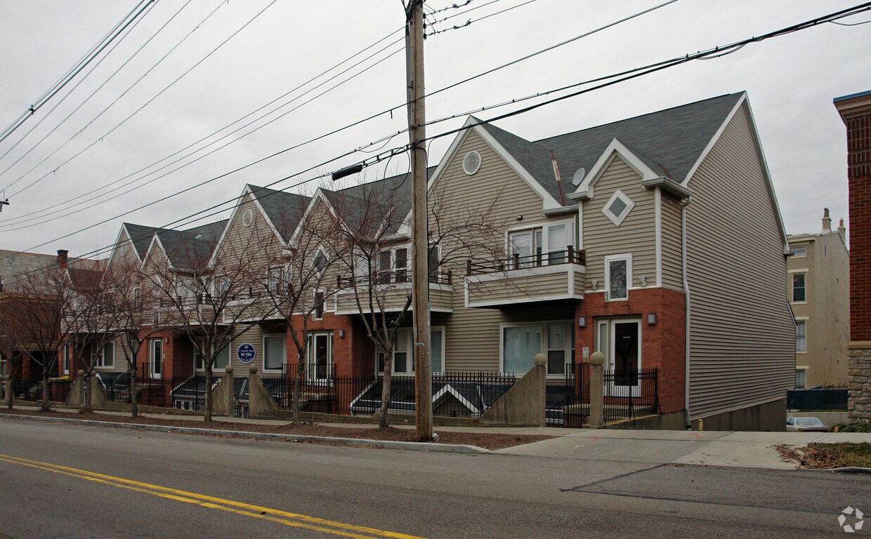 Primary Photo - 246-254 E University Ave
