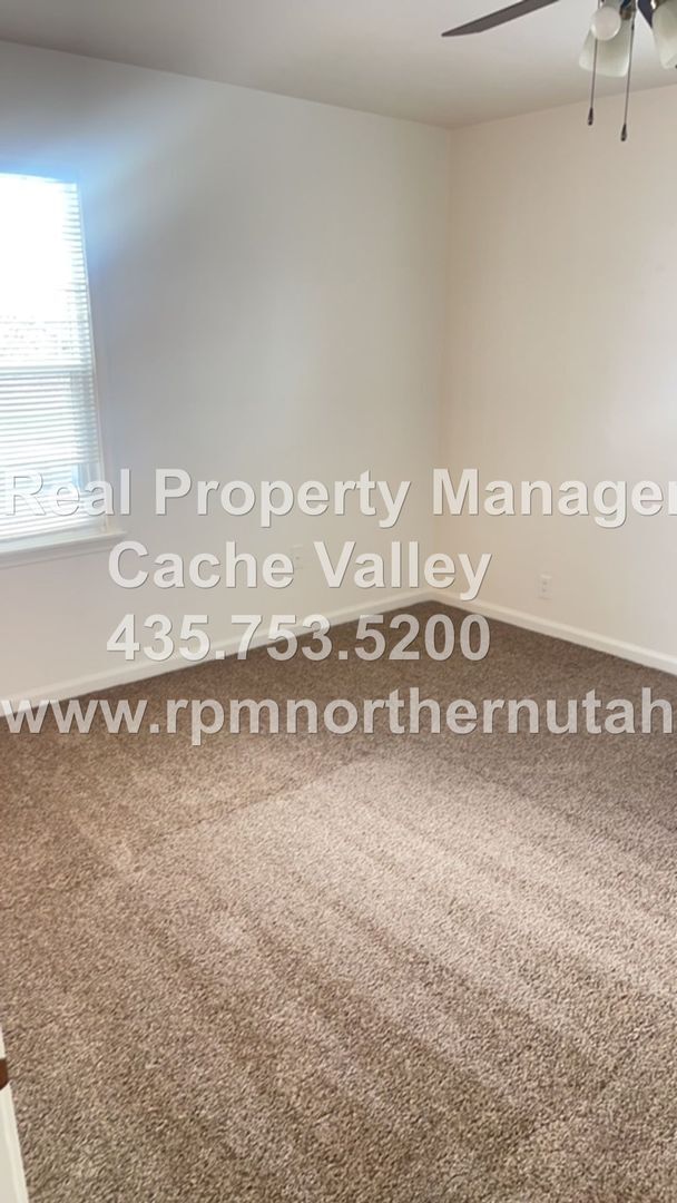 Foto del edificio - 2 br unit, on corner lot in Smithfield! Available for immediate move-in!