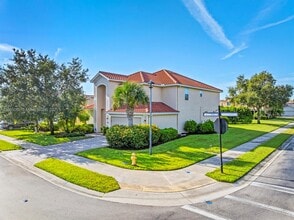 Building Photo - 2330 Heydon Cir E