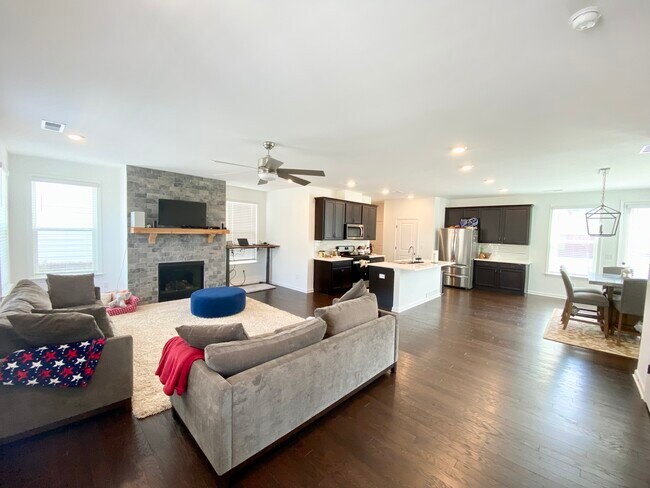 Foto del edificio - 4704 Dewitt Dr