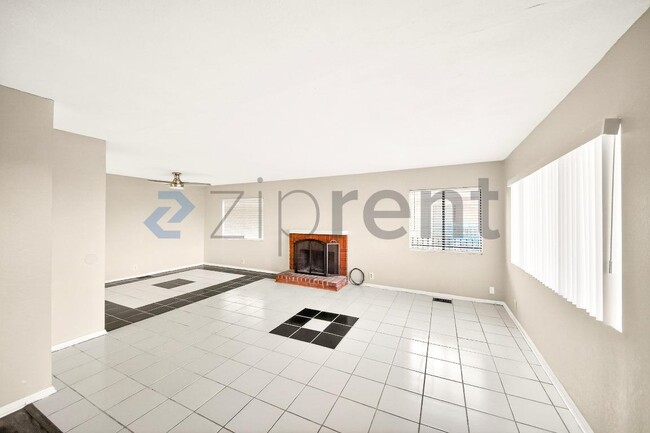 Building Photo - 1858 Park Cir Dr