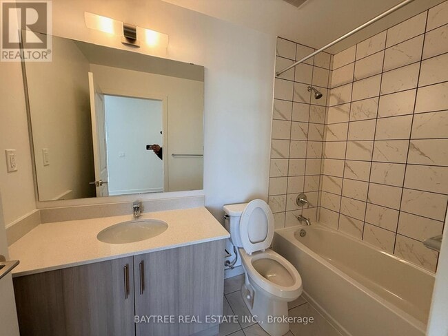 Photo du bâtiment - 1010 Sandy Beach Rd