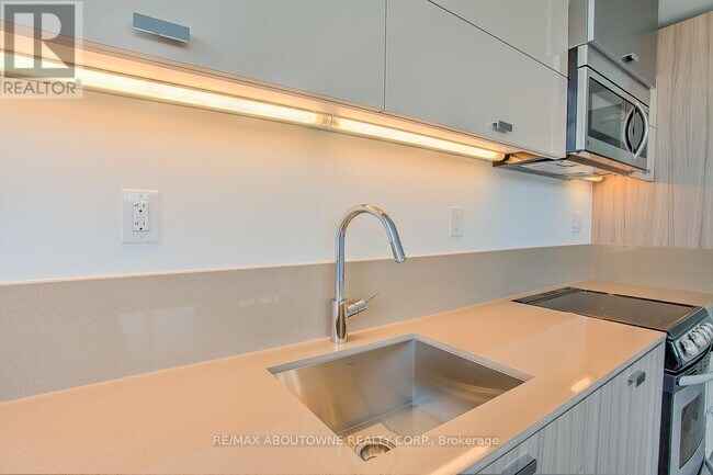 Photo du bâtiment - 290 Adelaide St W