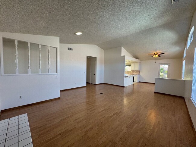 Foto del edificio - Spring Valley Lake Community Home