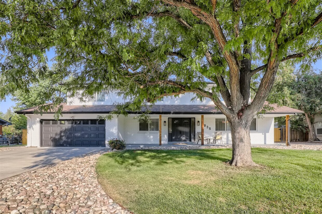 Primary Photo - 7035 S Chase Ct