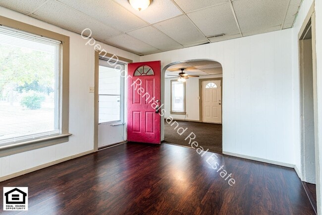 Building Photo - 360 W 9th St