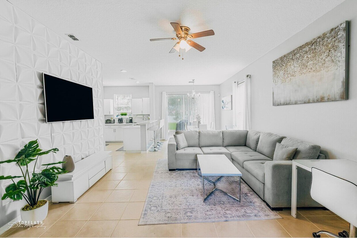 Primary Photo - 701 Seminole Palms Dr
