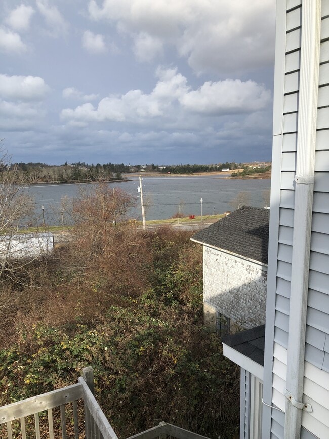 Building Photo - 510 Main St