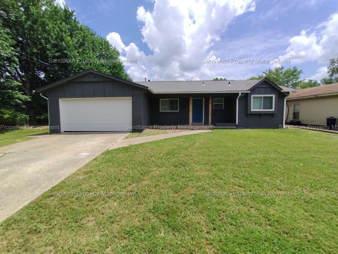 Foto principal - FOR LEASE | Broken Arrow | $1600 Rent | 3 ...