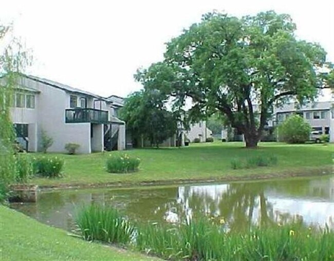 Foto del edificio - 1321 Airport Dr