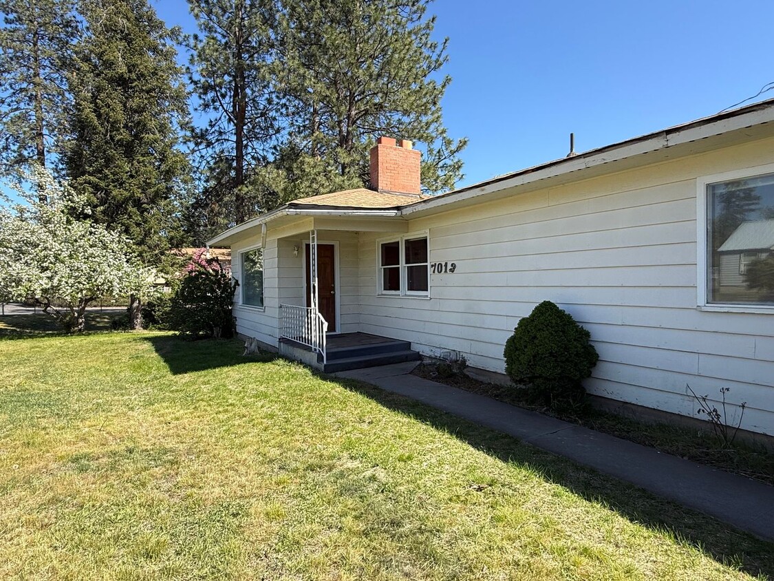 Foto principal - 5 Bedroom Home Available In Spokane Valley!