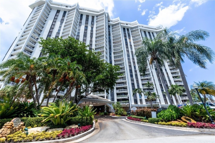 Primary Photo - 4000 Towerside Terrace