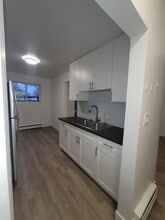 Building Photo - 70 Albert St