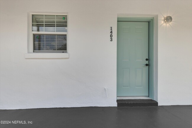Building Photo - 1405 Palm Ave