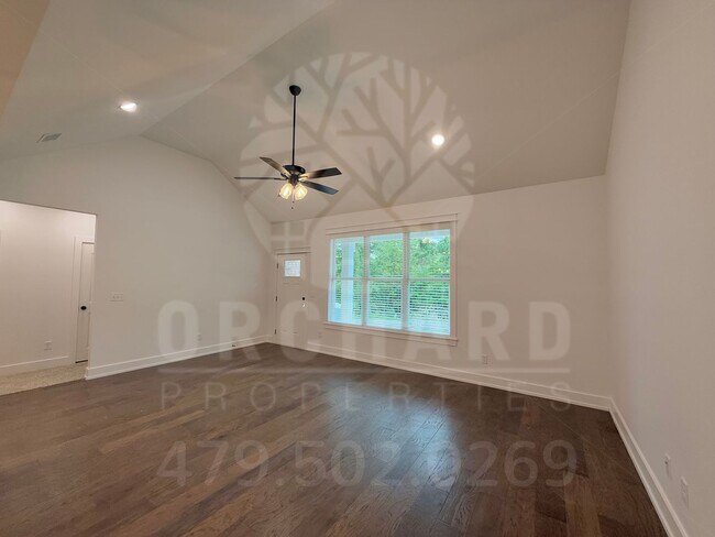Building Photo - Bella Vista Single-Family Home- 2 Bed/ 2 B...