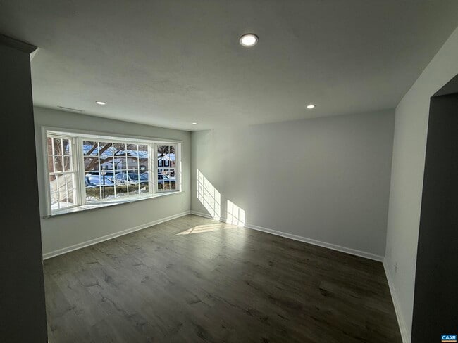 Building Photo - 120 Georgetown Green