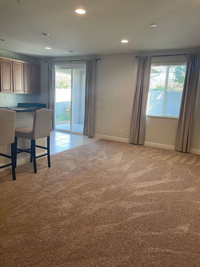 Foto del edificio - 2331 Pepper Tree Ln
