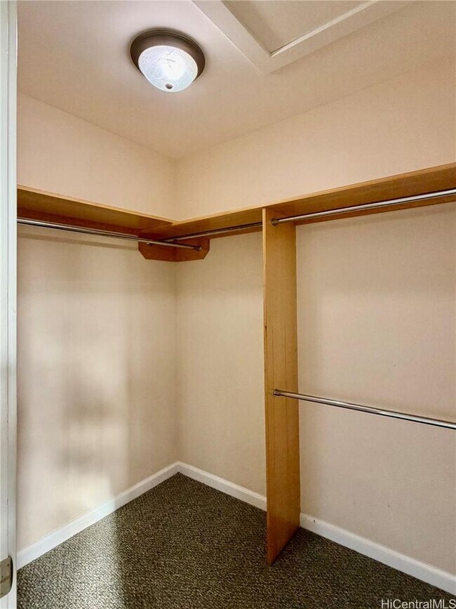 Foto del edificio - 3 bedroom, 2 bath in Kaimuki!
