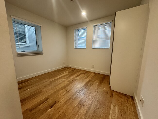 Building Photo - One Month Free!! Spacious and Renovated 6 ...