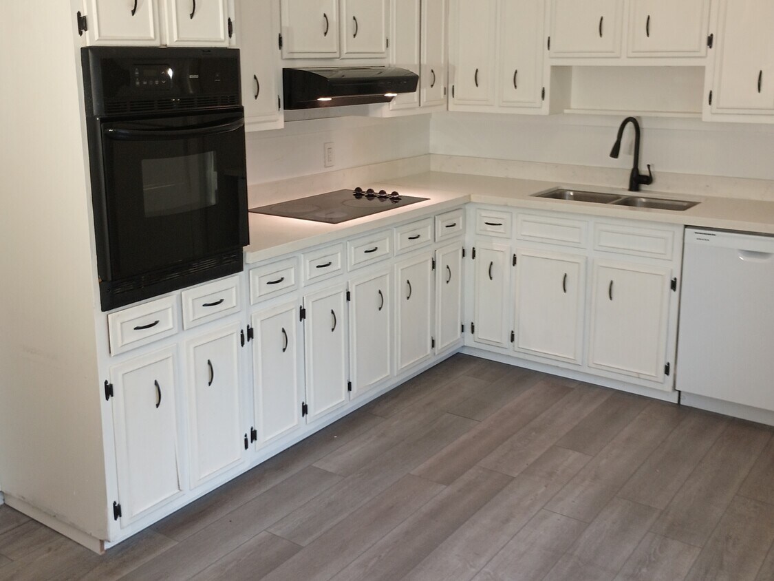 Foto principal - 3555 E Olive Rd