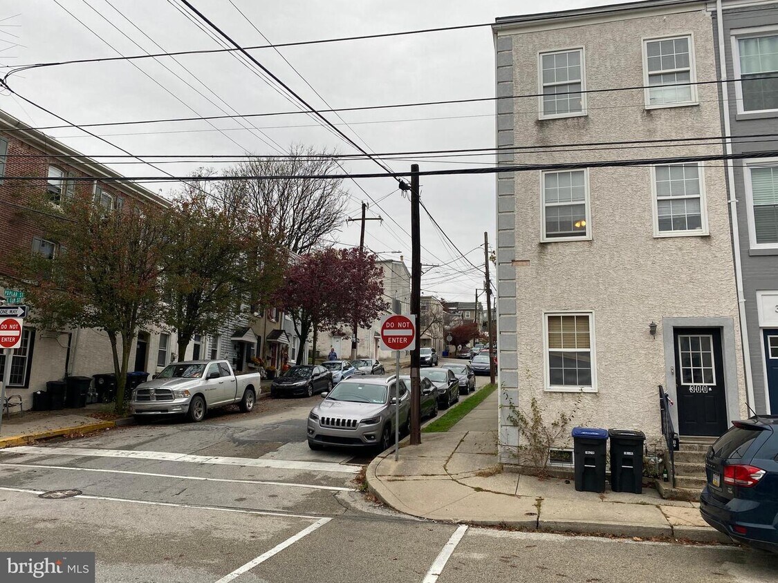 Primary Photo - 300 E Elm St