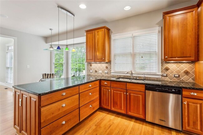 Building Photo - 3504 Ivy Manor Rd SE
