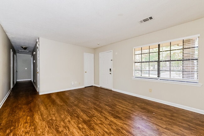 Building Photo - 107 Fairview Pl