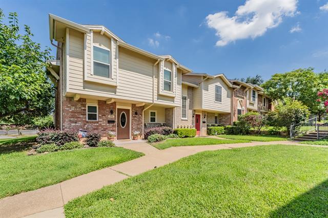 Foto principal - 1941 Shorewood Dr