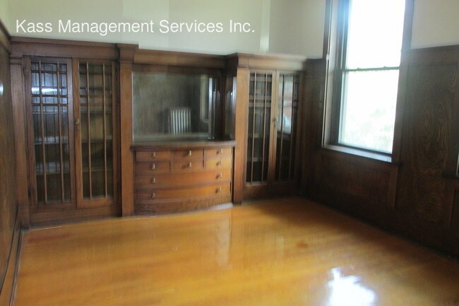 Foto del edificio - 1367 E 56th St