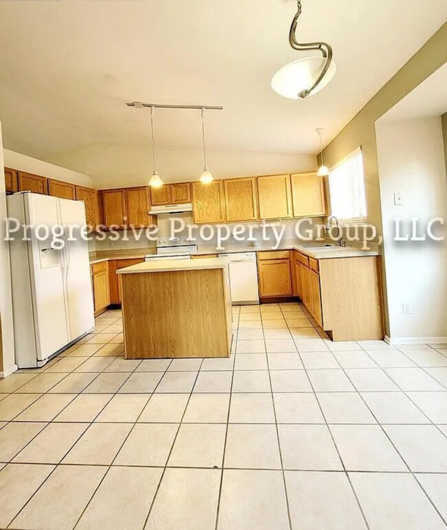 Foto del edificio - Beautiful 4-Bedroom Gem in the Heart of Briargate!