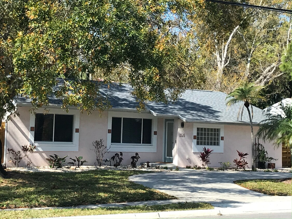 Primary Photo - 1526 S Osprey Ave