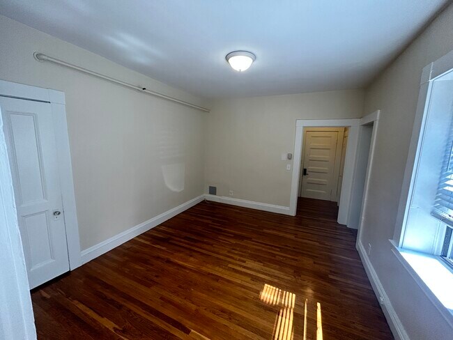 Building Photo - 1470 Beacon St