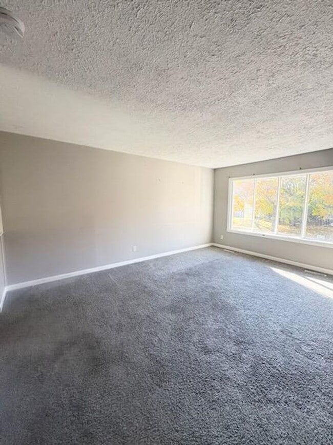 Foto del edificio - Split Level 4 Bedroom