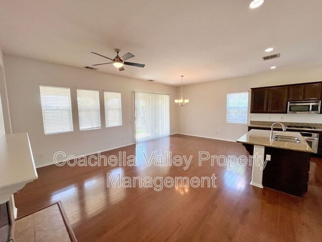 Foto del edificio - 77320 Colorado St