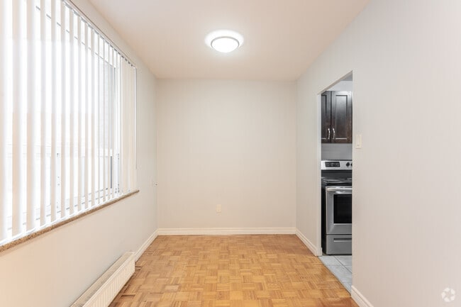 1BR, 1BA - 650SF - Dining Room - Serena Court