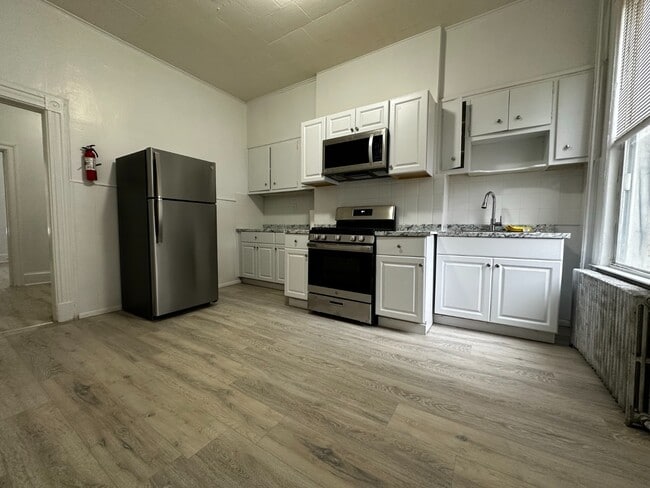 Building Photo - 103 Zabriskie St