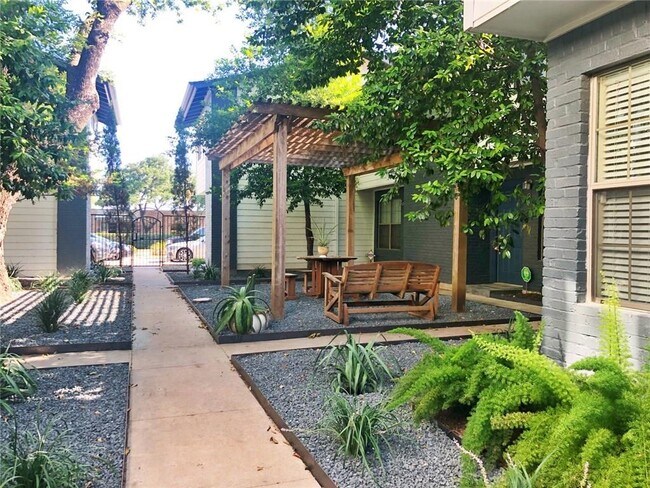 Foto del edificio - 2101 Polaris Ave