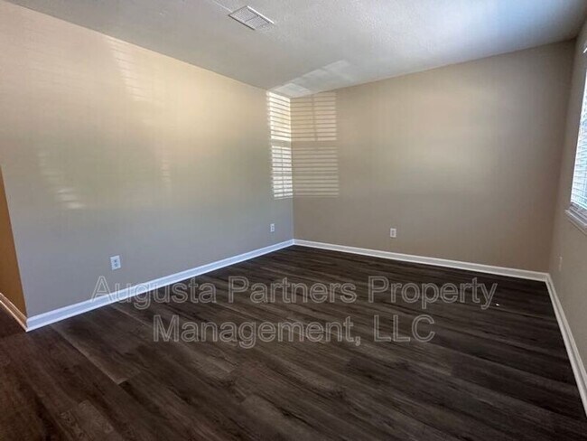 Foto del edificio - 132 Stoneybrooks Pl