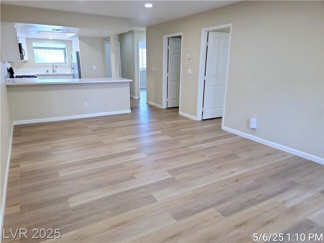 Foto del edificio - 1ST FLOOR UNIT IN HEART OF GREEN VALLEY!!