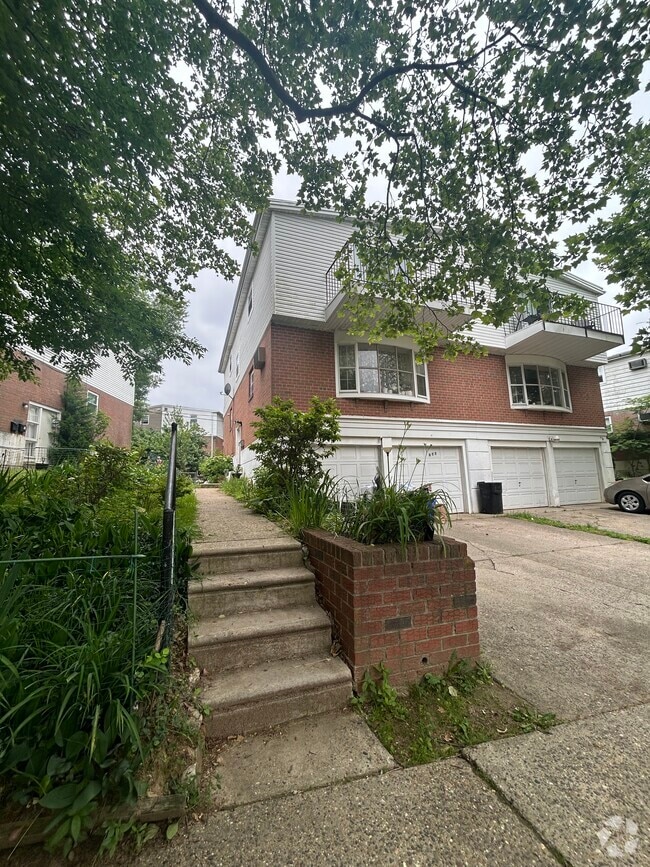 Building Photo - 477 Parlin St