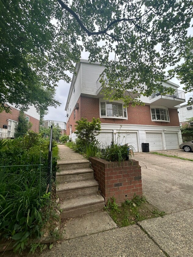 Primary Photo - 477 Parlin St