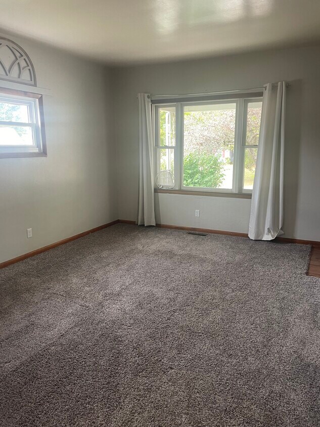 Living room with picture window - 418 Maple Ave