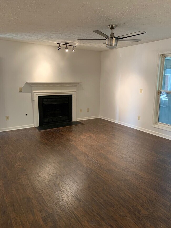 Beautiful Condo in Gated Community! Condo for Rent in Fayetteville, NC