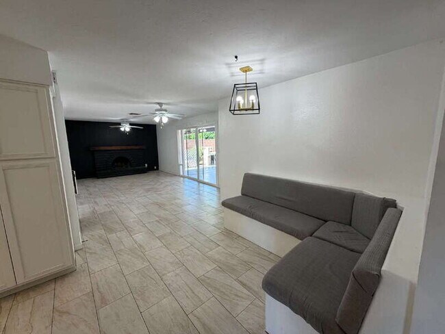 Foto del edificio - 2602 S Saratoga