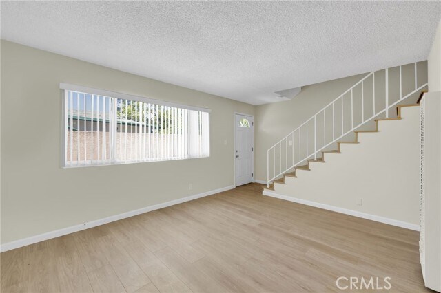 Foto del edificio - 10330 Plainview Ave