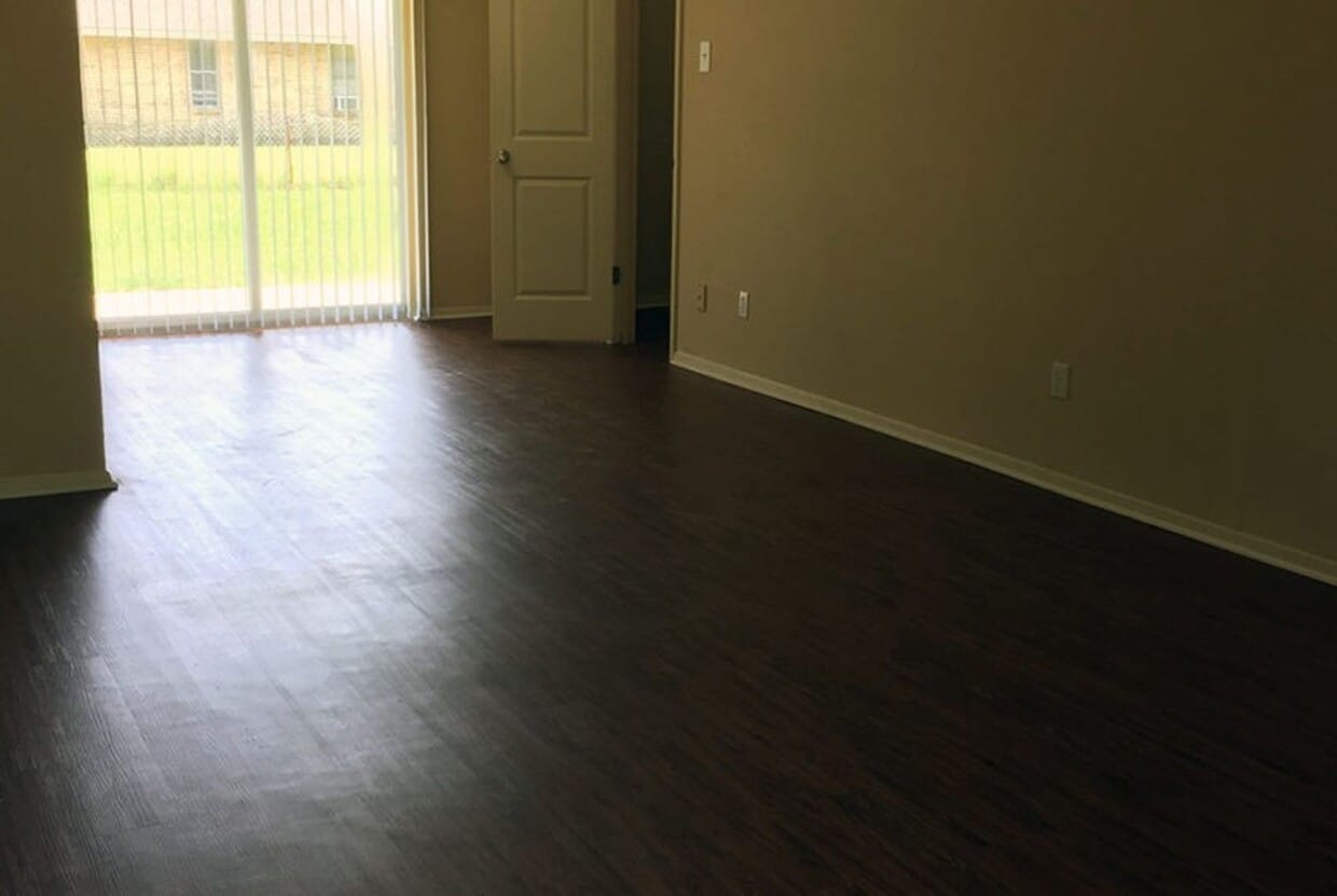 Building Photo - 3 bedroom/1 Bath with bonus room