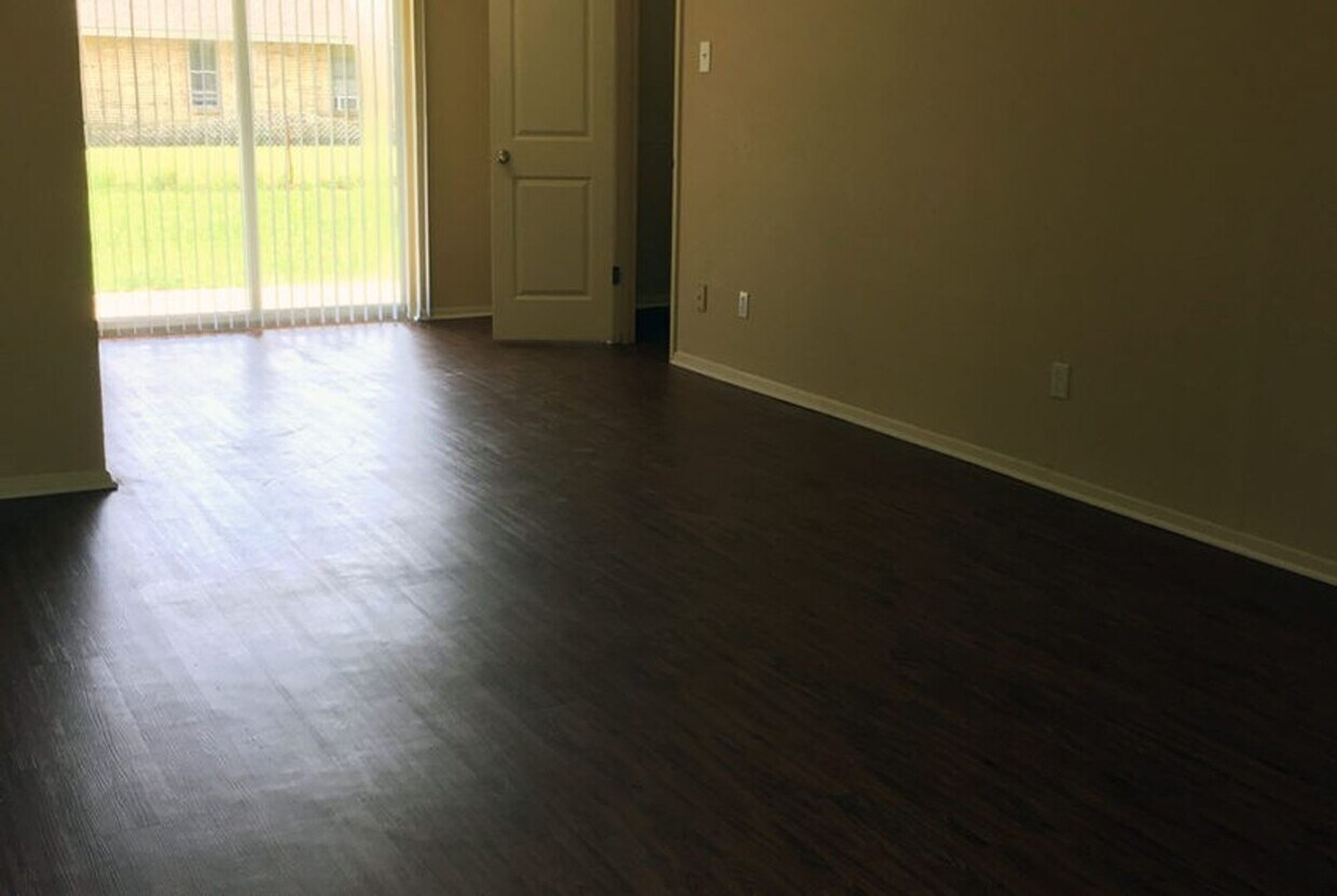 Foto del edificio - 3 bedroom/1 Bath with bonus room